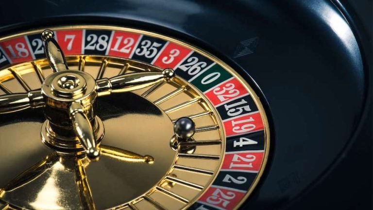 Fa Cai Shen Deluxe slot reels showing prosperity theme with gold symbols and deity iconography on dewislot 108.com