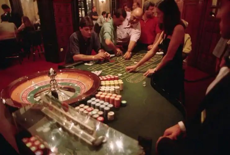 Money Train bonus feature on dewislot 108.com showing locomotive collecting multipliers across reels